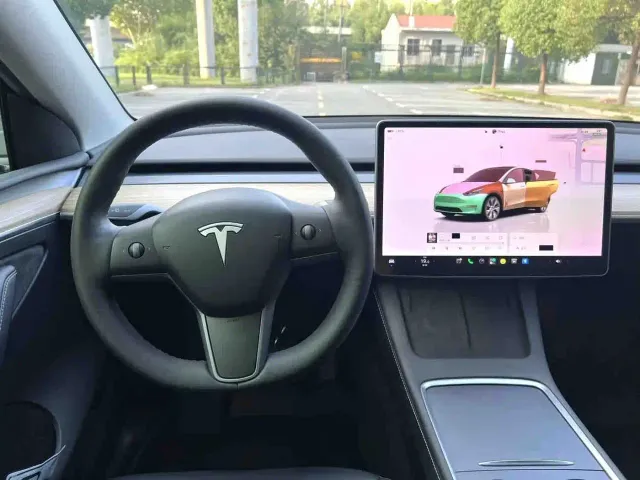 Tesla Model Y — Фото автомобиля 6