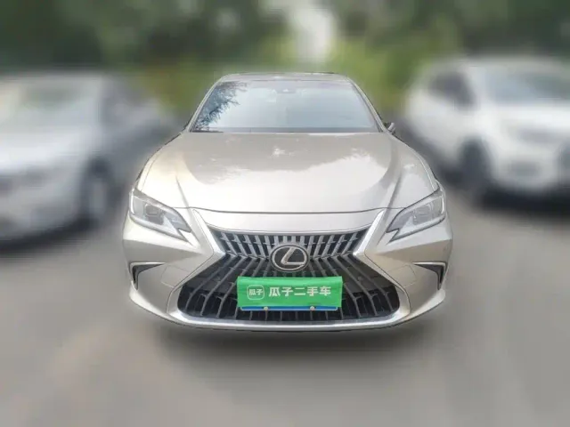 Lexus ES — Фото автомобиля 2