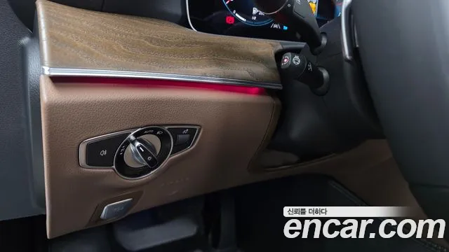 Mercedes-Benz E-Class — Фото автомобиля 30