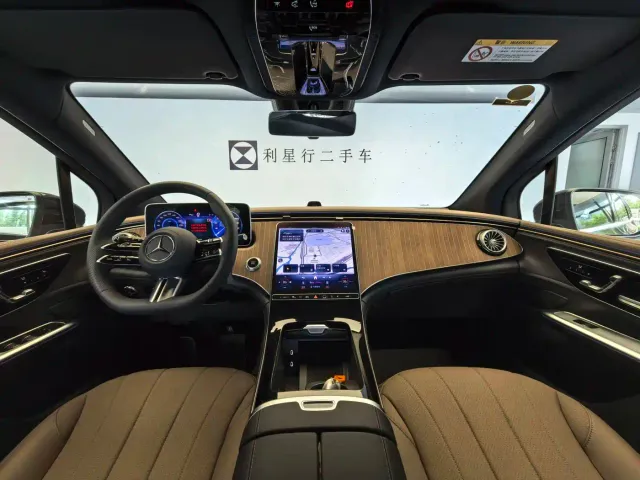 Mercedes-Benz EQE SUV — Фото автомобиля 13