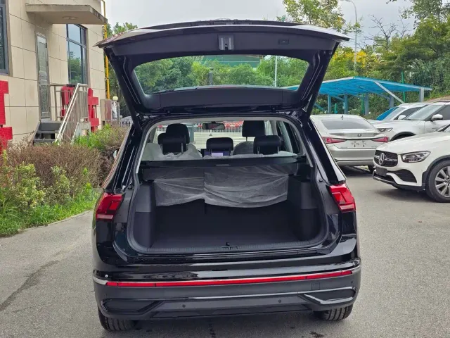 Volkswagen Tiguan L — Фото автомобиля 8