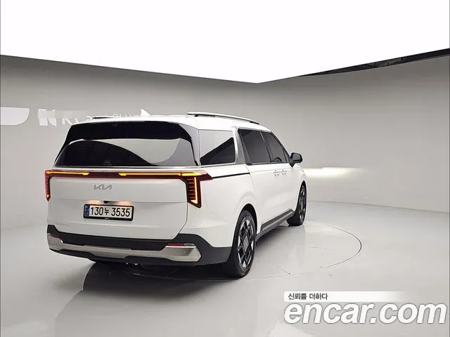 Kia Carnival Generation 4 — Фото автомобиля 4