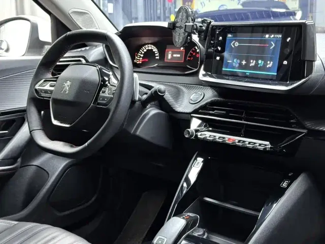 Peugeot 2008 — Фото автомобиля 9