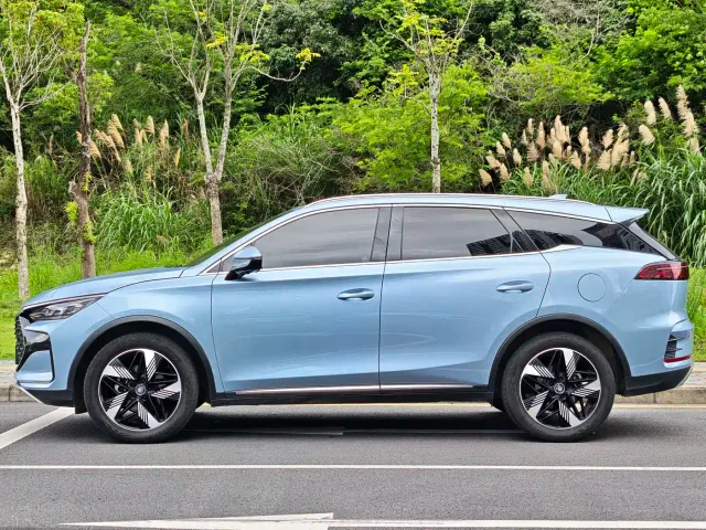 BYD Tang — Фото автомобиля 4