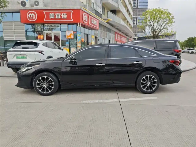 Toyota Avalon — Фото автомобиля 3