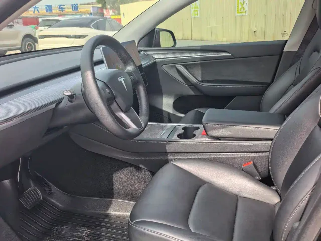 Tesla Model Y — Фото автомобиля 4