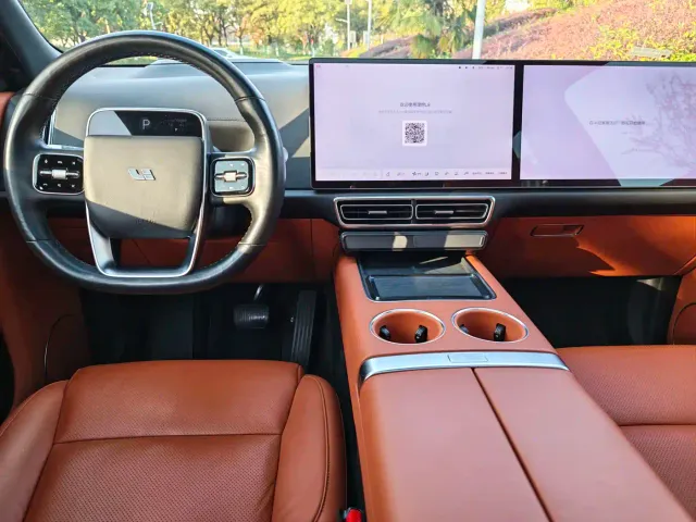 Li Auto L8 — Фото автомобиля 11