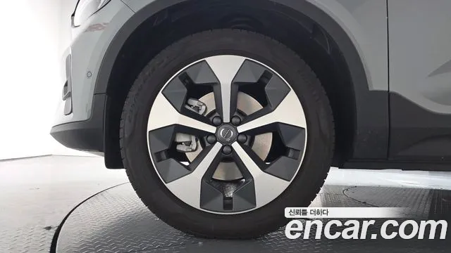 Вольво XC40 — Фото автомобиля 5
