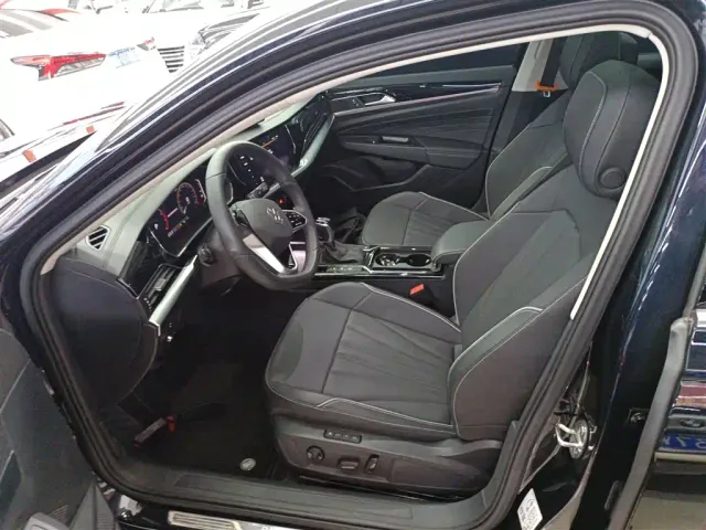 Volkswagen Passat — Фото автомобиля 10