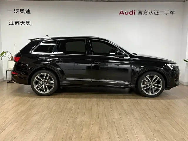 Audi Q7 — Фото автомобиля 3