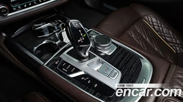 BMW 7-Series — Фото автомобиля 9