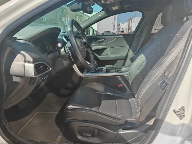 Jaguar XEL — Фото автомобиля 4