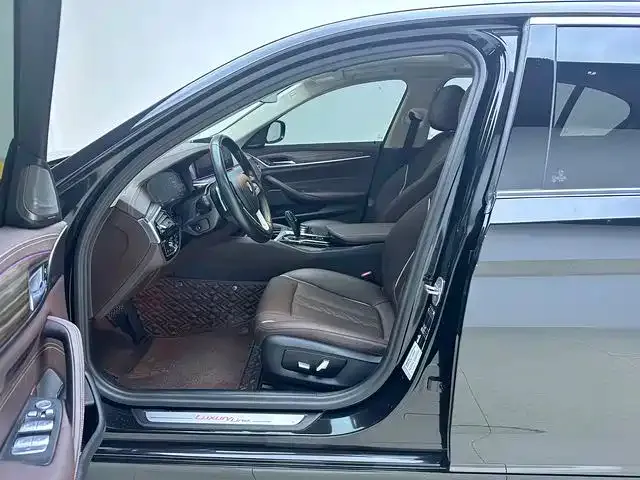 BMW 5 Series — Фото автомобиля 14