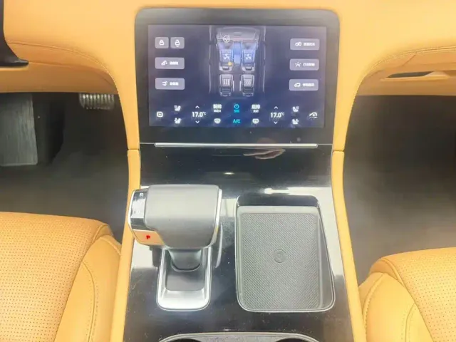Li Auto ONE — Фото автомобиля 15