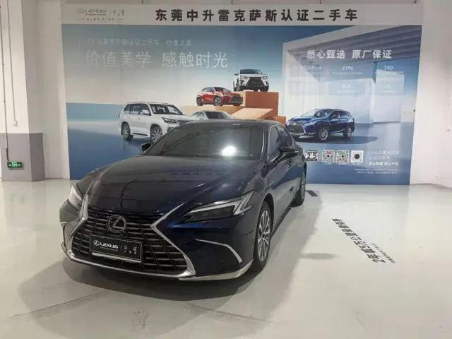 Фотография автомобиля — Lexus ES