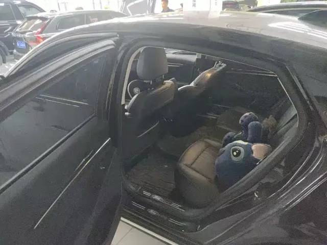 Ford Mondeo — Фото автомобиля 3