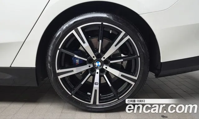 BMW 5 Series G60 — Фото автомобиля 6