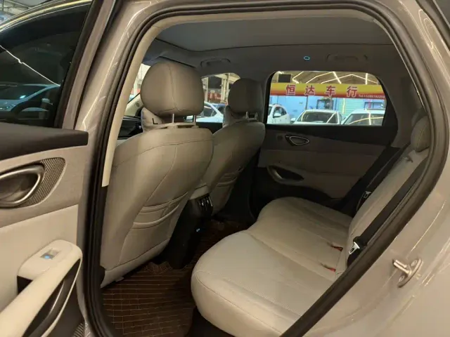 BYD Sealion 05 EV — Фото автомобиля 8