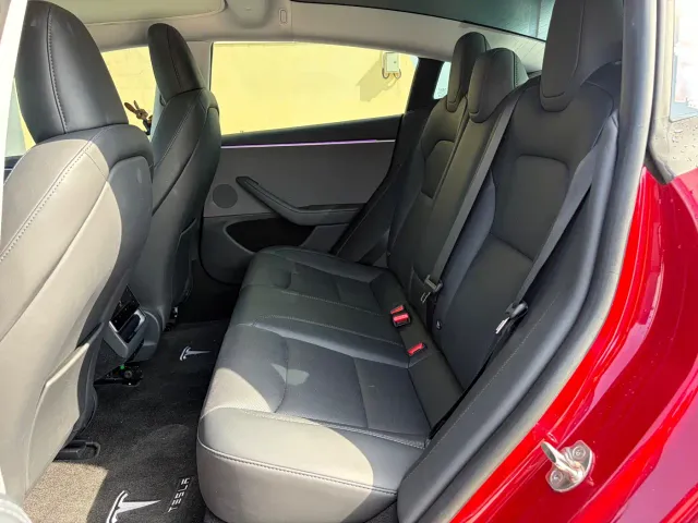 Tesla Model 3 — Фото автомобиля 8
