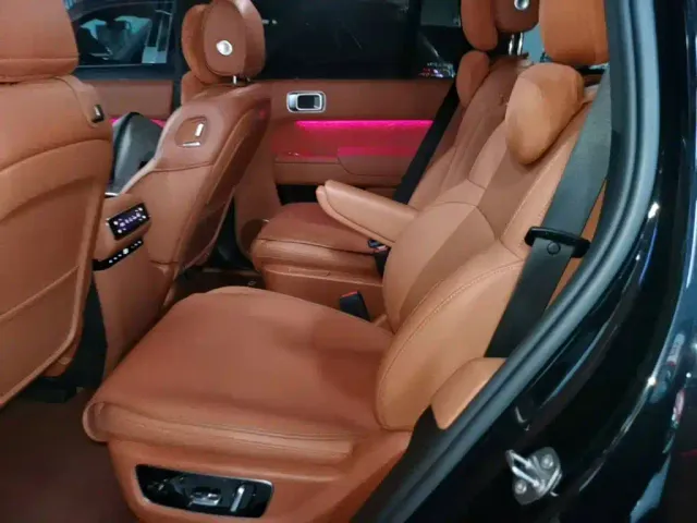 Li Auto L8 — Фото автомобиля 16