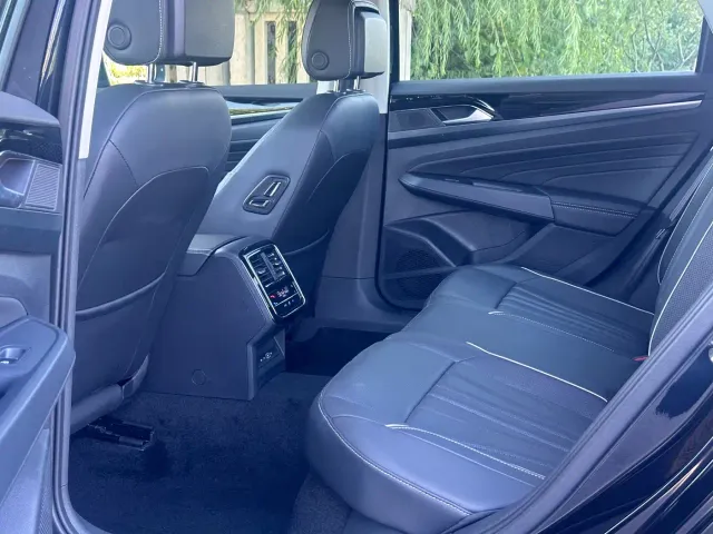 Volkswagen Passat — Фото автомобиля 7