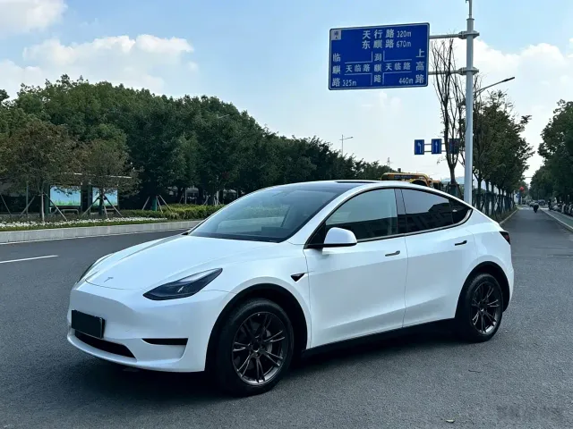 Фотография автомобиля — Tesla Model Y