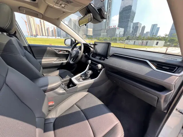 Toyota RAV4 — Фото автомобиля 12