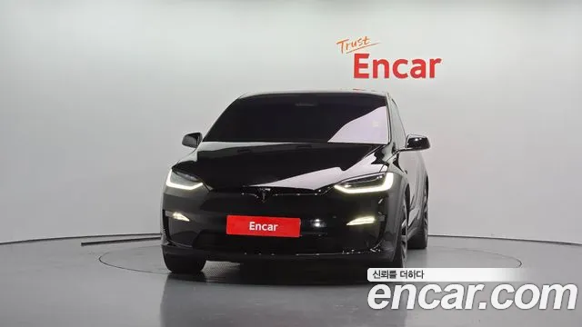 Tesla Model X — Фото автомобиля 3