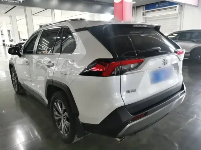 Toyota RAV4 — Фото автомобиля 4
