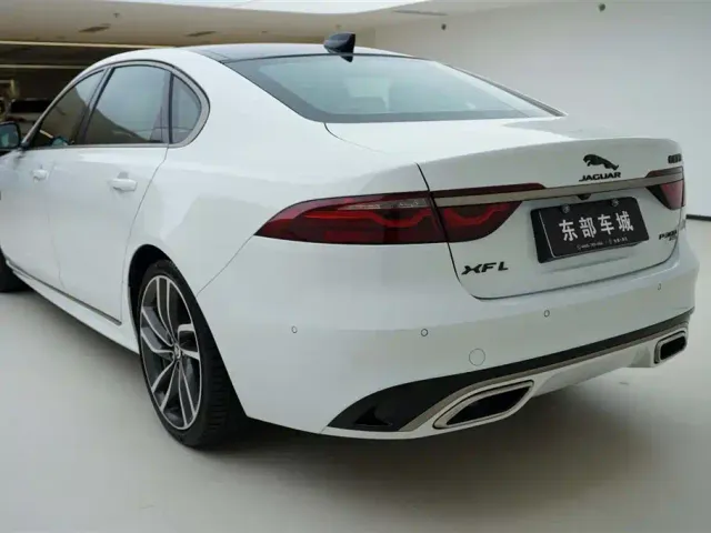 Jaguar XFL — Фото автомобиля 5