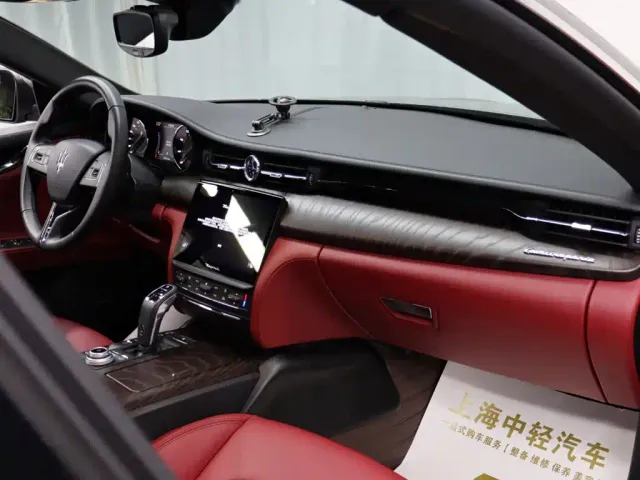 Maserati Quattroporte — Фото автомобиля 24