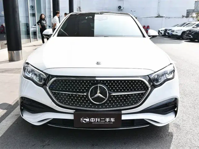 Mercedes-Benz E-Class — Фото автомобиля 2