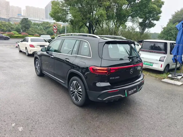 Mercedes-Benz EQB — Фото автомобиля 12