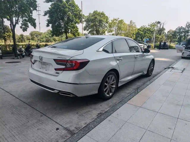 Honda Accord — Фото автомобиля 8