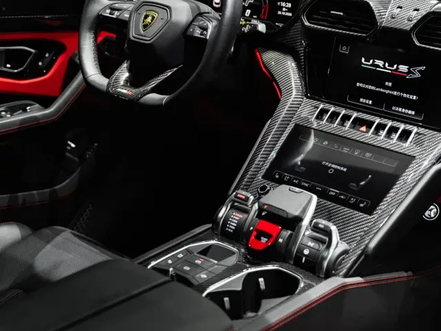 Lamborghini Urus — Фото автомобиля 26