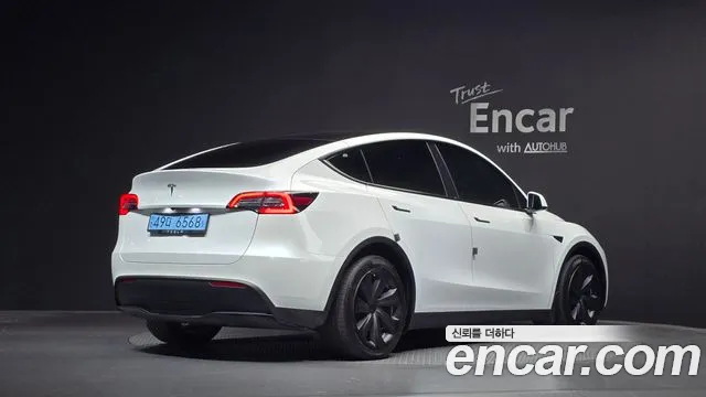 Tesla Model Y — Фото автомобиля 2