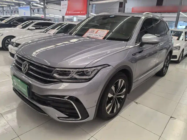 Фотография автомобиля — Volkswagen Tiguan L
