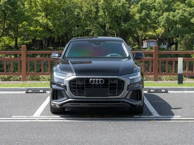 Audi Q8 — Фото автомобиля 3