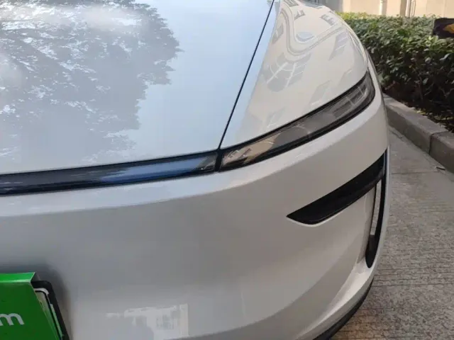 Tesla Model Y — Фото автомобиля 23