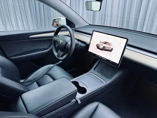 Tesla Model Y — Фото автомобиля 15