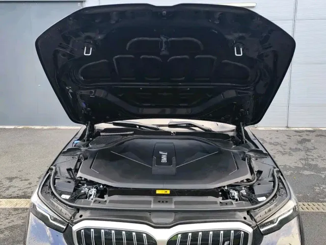 BMW i5 — Фото автомобиля 12