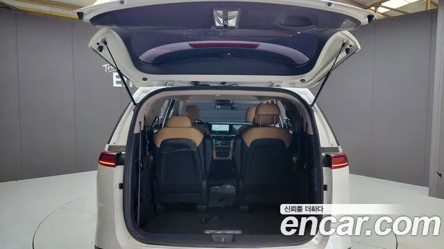 Kia Carnival Generation 4 — Фото автомобиля 25