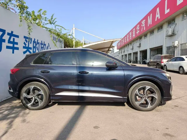 Audi Q4 e-tron — Фото автомобиля 3