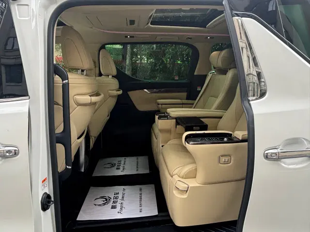 Toyota Alphard — Фото автомобиля 7