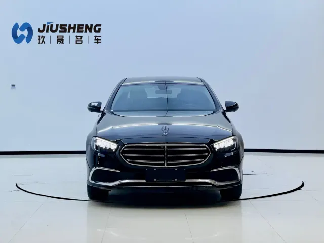 Mercedes-Benz E-Class — Фото автомобиля 2