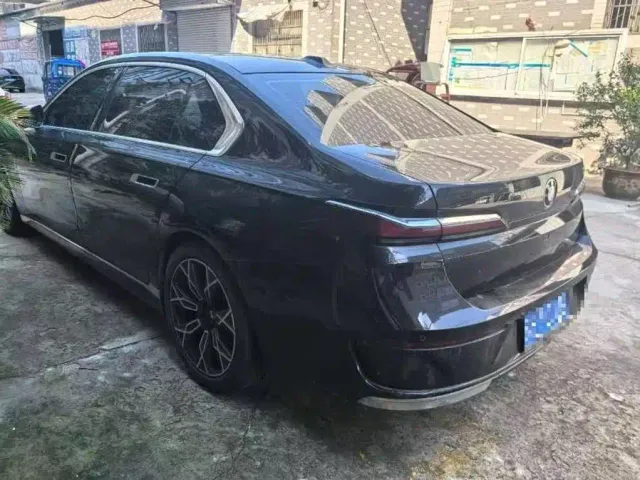 BMW 7 Series — Фото автомобиля 3
