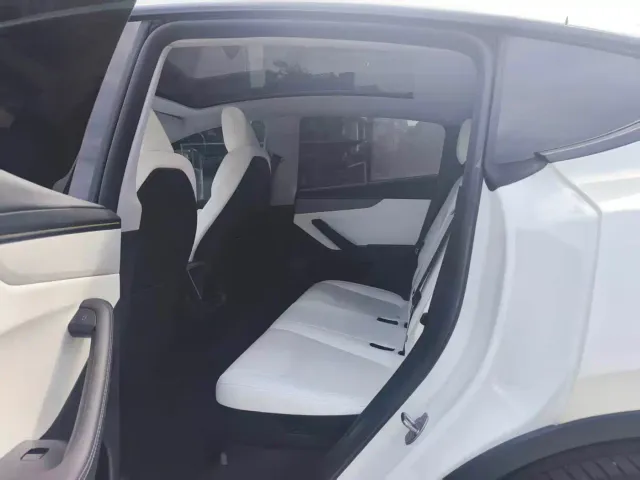 Tesla Model Y — Фото автомобиля 5