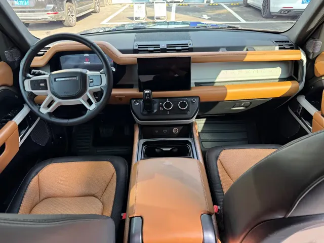 Land Rover Defender — Фото автомобиля 14