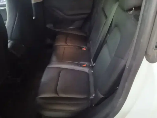 Tesla Model Y — Фото автомобиля 16