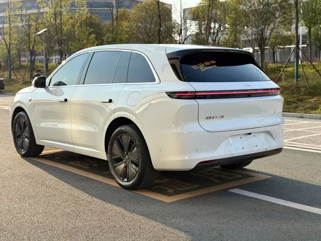 Li Auto L6 — Фото автомобиля 15